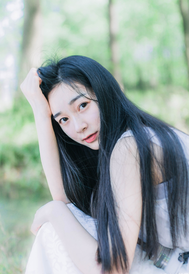 对弈的人已走,谁还在意推敲红尘之外的一盘残棋?